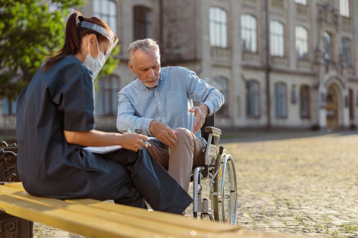 Désindexation des aides sociales comme l'AAH et l'APL en 2025 : les précisions de Bercy